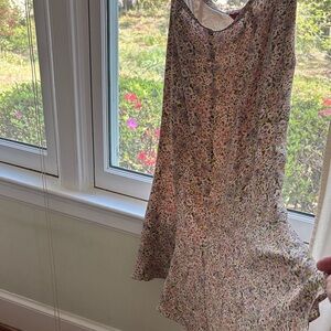 Sundance Silk Floral Fitted Midi Skirt  Sz 6. Like new. Fully lined.